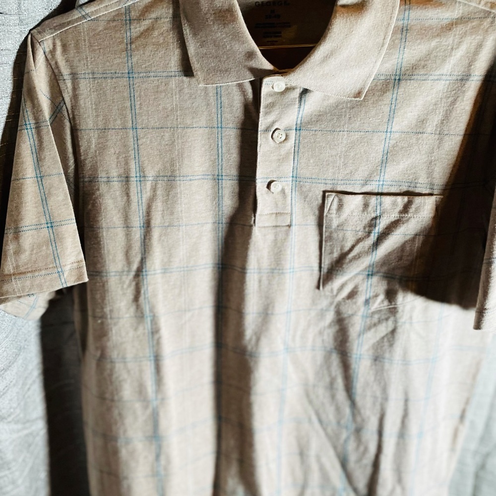 George Men’s medium 38 to 40 Cream short sleeve polo